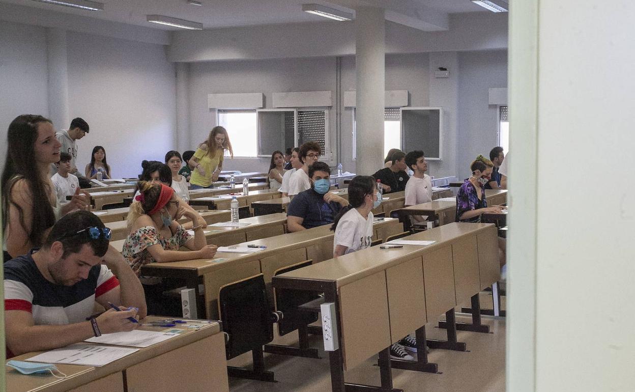 Selectividad 2021: Los estudiantes confinados por la covid podrán hacer la EBAU hasta diez días después que el resto
