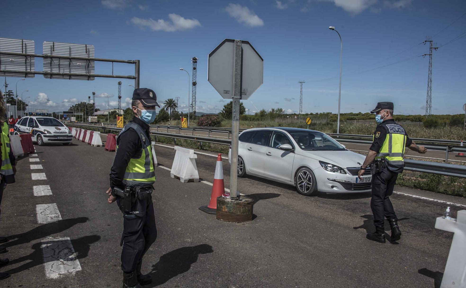 Control fronterizo de la Policía Nacional esta mañana en Caya. 