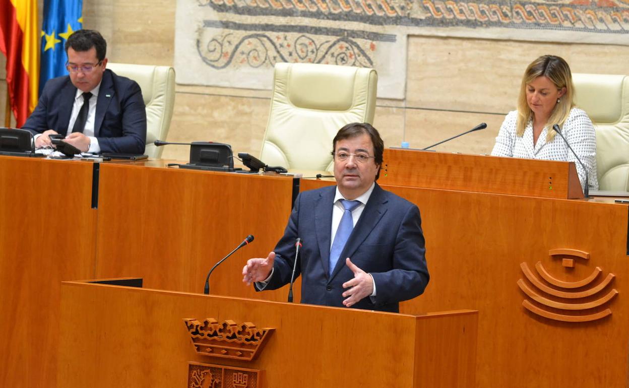 El presidente de la Junta, Fernández Vara, en la Asamblea.