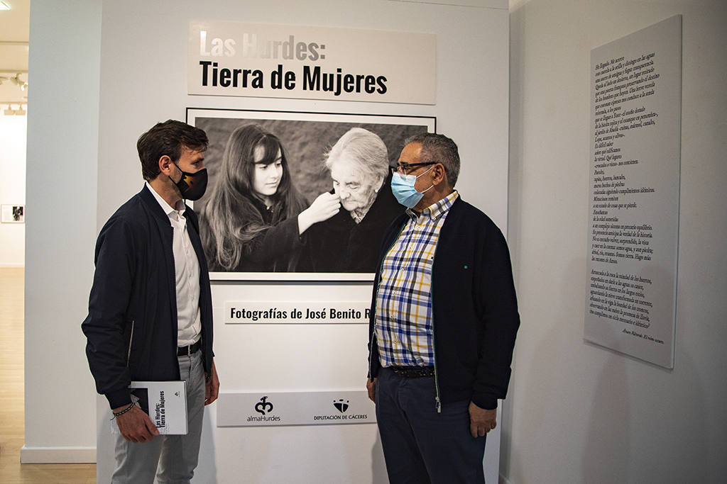 Inauguración de muestra ‘Tierra de mujeres’. h