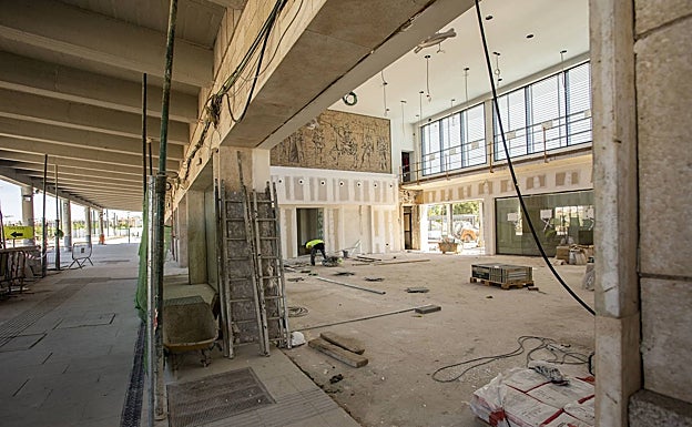 Vista del vestíbulo principal desde el andén. 