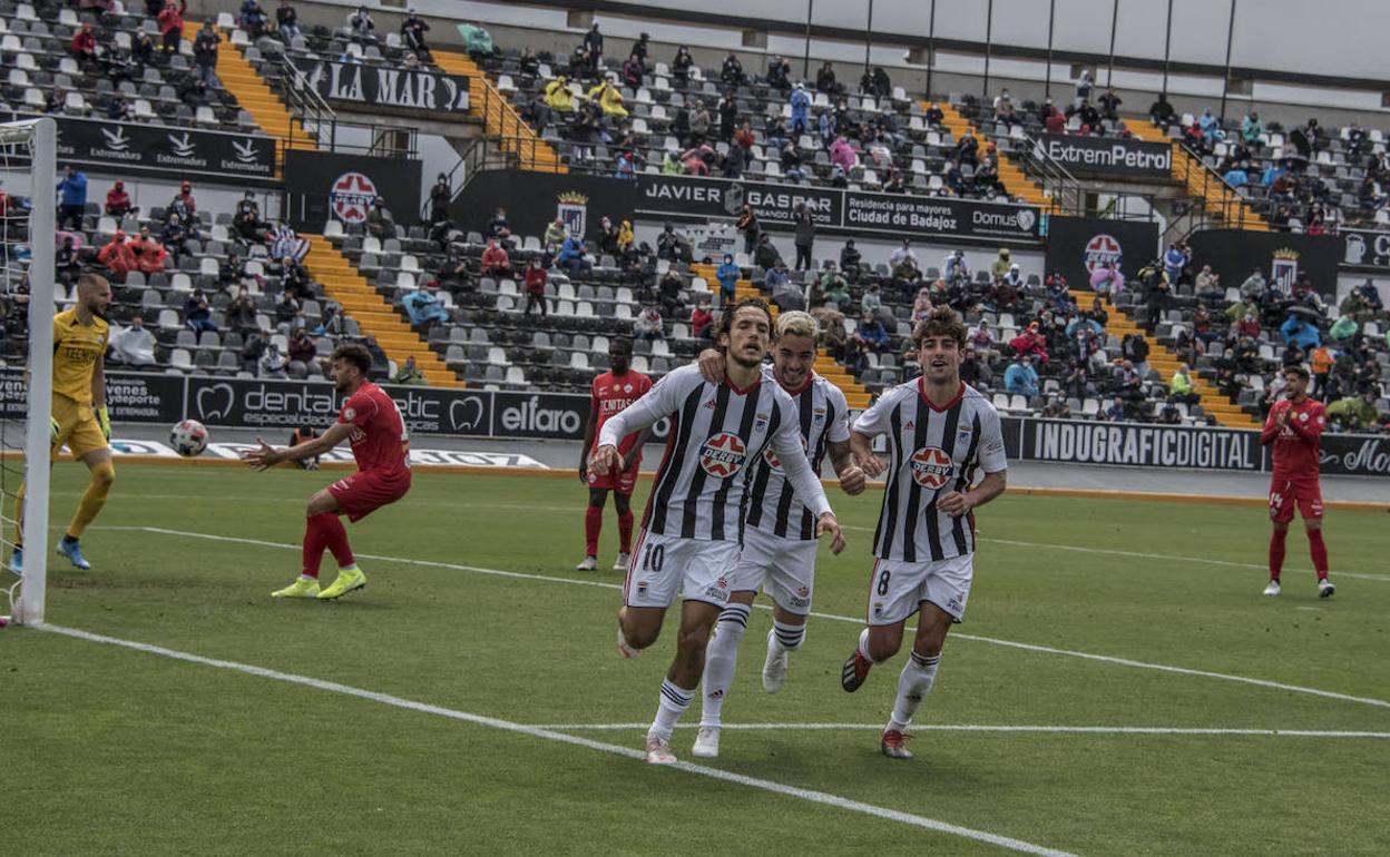 Objetivo Segunda : El Badajoz honra su escudo