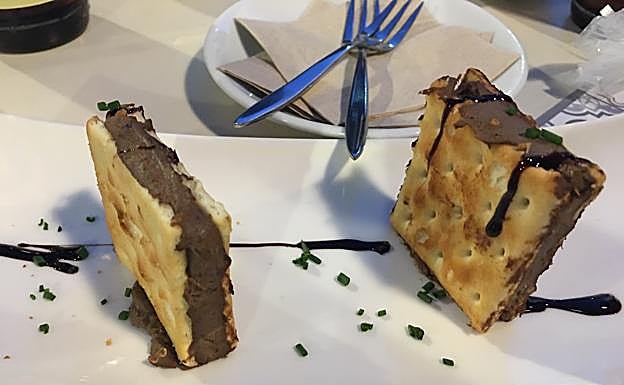 Imagen principal - Mistela Tu-Cozina: «Buen ambiente en la inadvertida plaza de Bruselas»