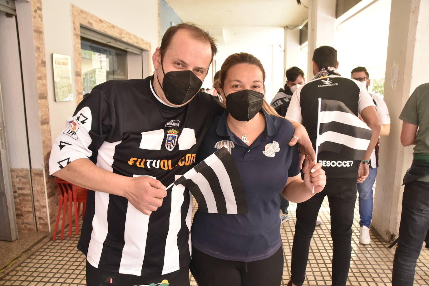 Fotos: Los aficionados del Badajoz disfrutan del ambiente previo al partido