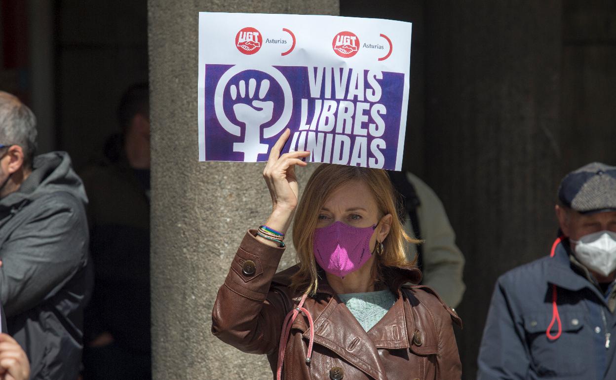 Concentración contra la violencia machista, en Oviedo. 