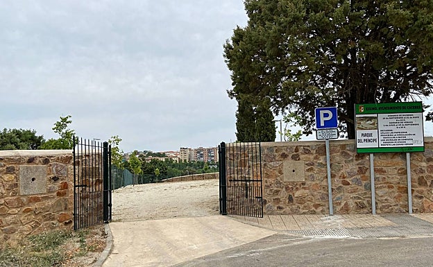 Acceso al parking de la ampliación del parque del Príncipe en la calle Islas Canarias. 