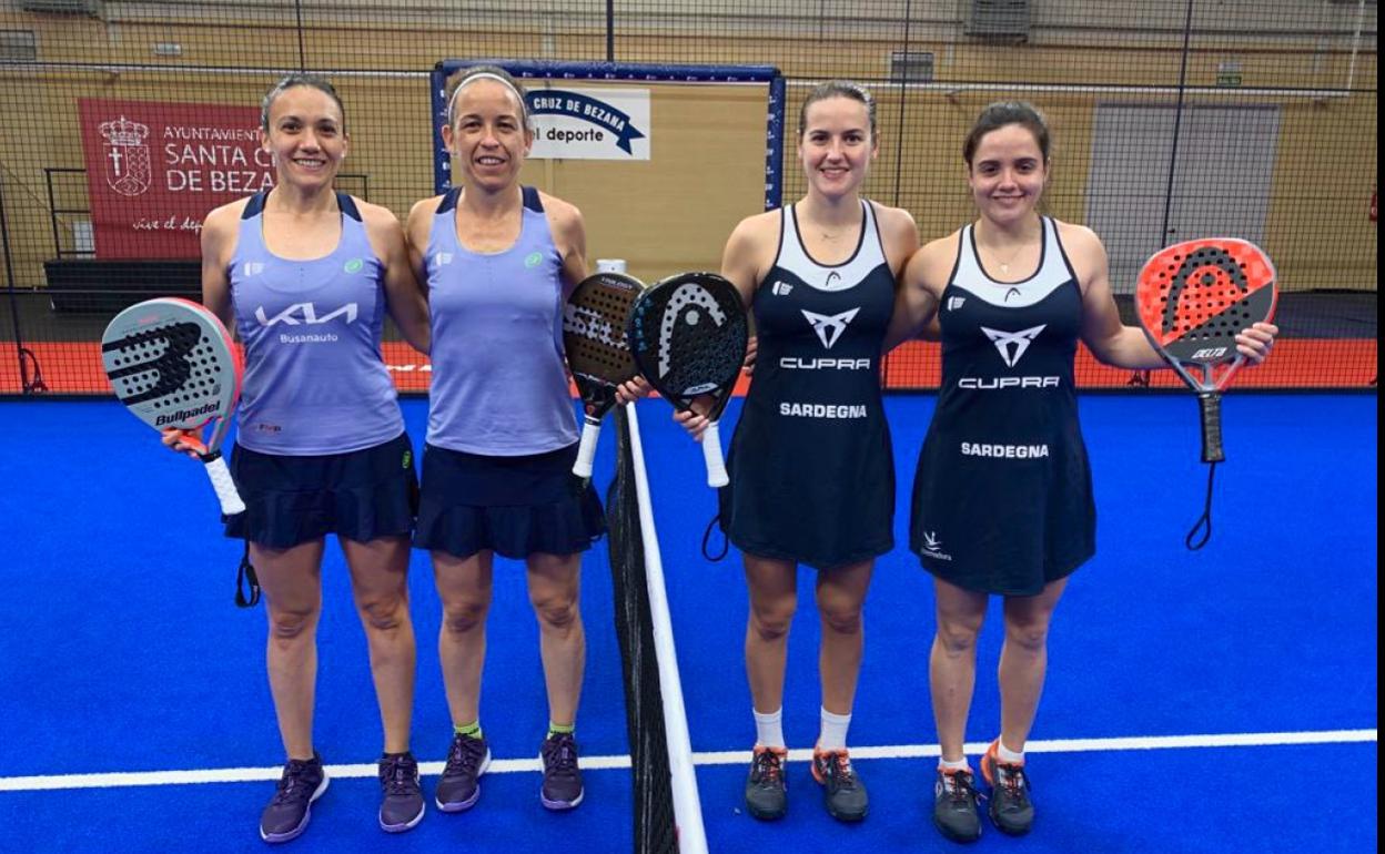 Virginia Riera y Patty Llaguno, junto a Ariana Sánchez y Paula Josemaría, en Santander. 