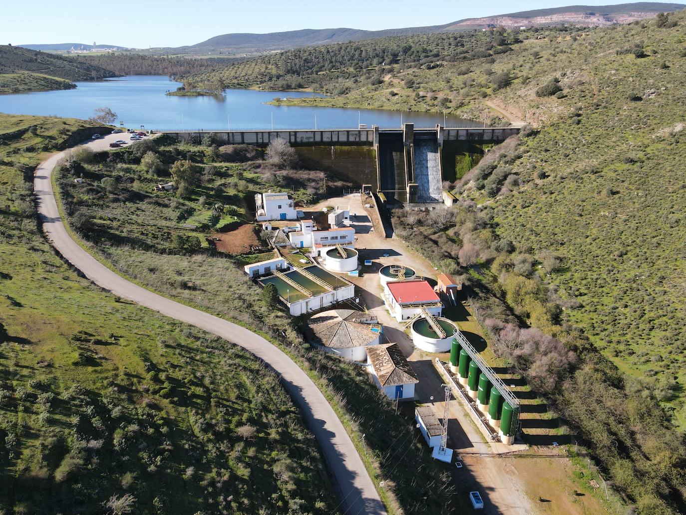 ueva estación de tratamiento de agua potable de Zafra al lado de la presa de La Albuera del Castellar. 