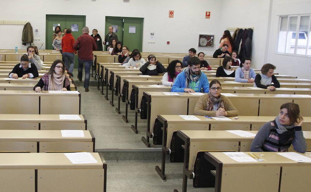 Examen para acceder al SES (Servicio Extremeño de Salud) celebrado en 2014.