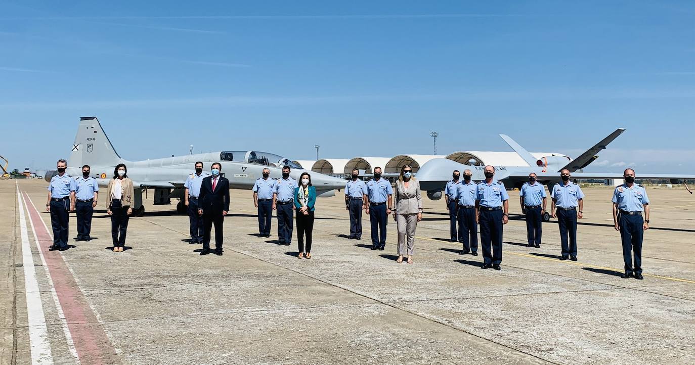 Fotos: Margarita Robles visita la Base Aérea de Talavera la Real