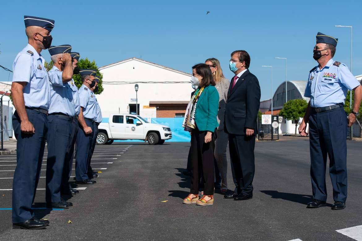Fotos: Margarita Robles visita la Base Aérea de Talavera la Real