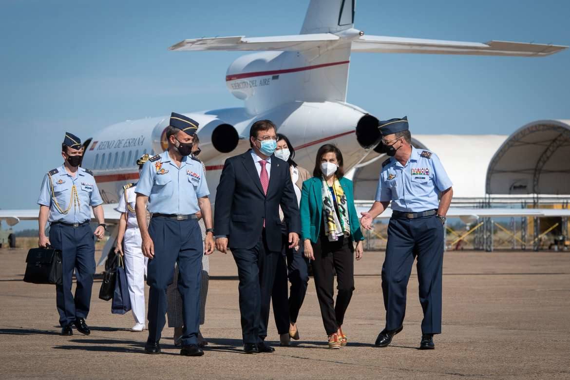 Fotos: Margarita Robles visita la Base Aérea de Talavera la Real
