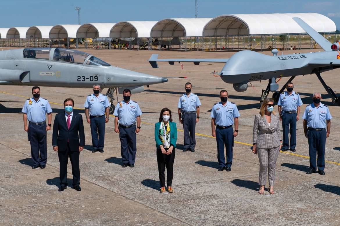 Fotos: Margarita Robles visita la Base Aérea de Talavera la Real