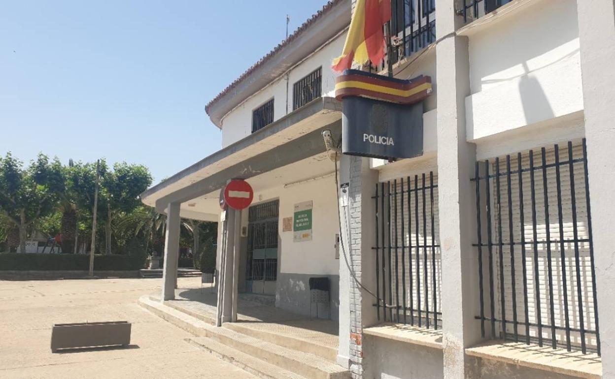 Sorprendido cuando trataba de robar a plena luz del día en una vivienda de Villanueva