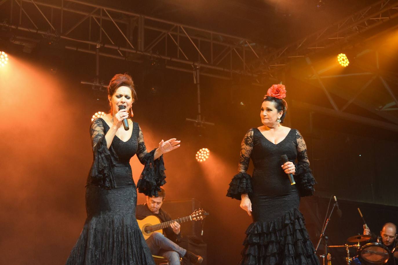 Sábado 3 de julio. Las Carlotas actúan en la plaza de toros de Don Benito.