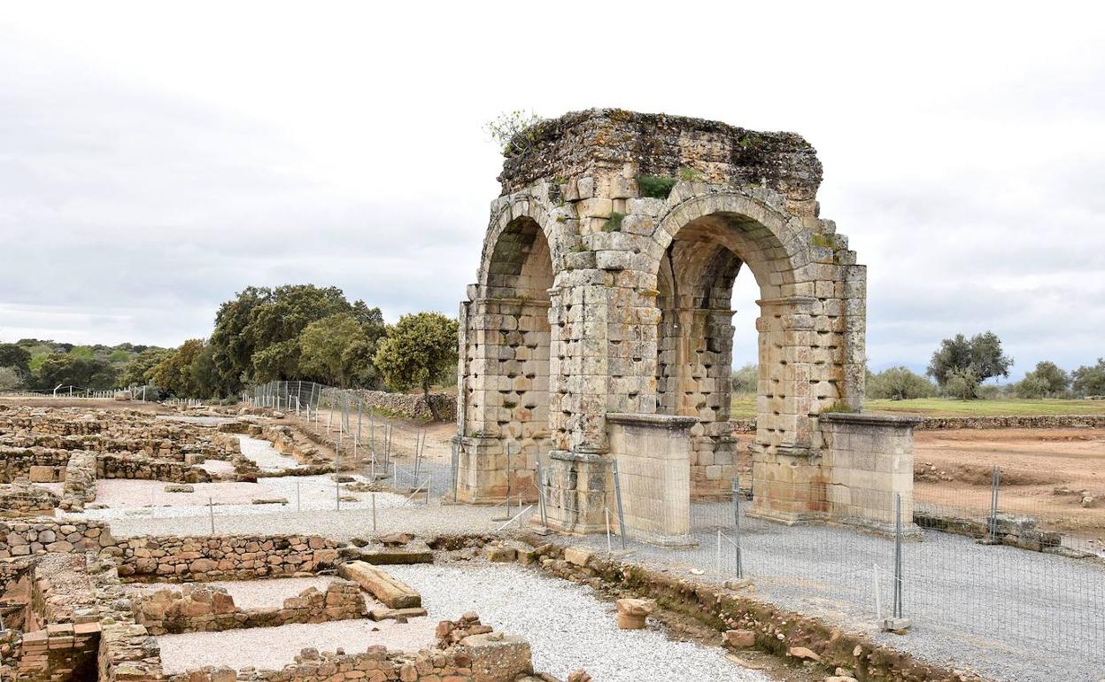 Arco de Cáparra.