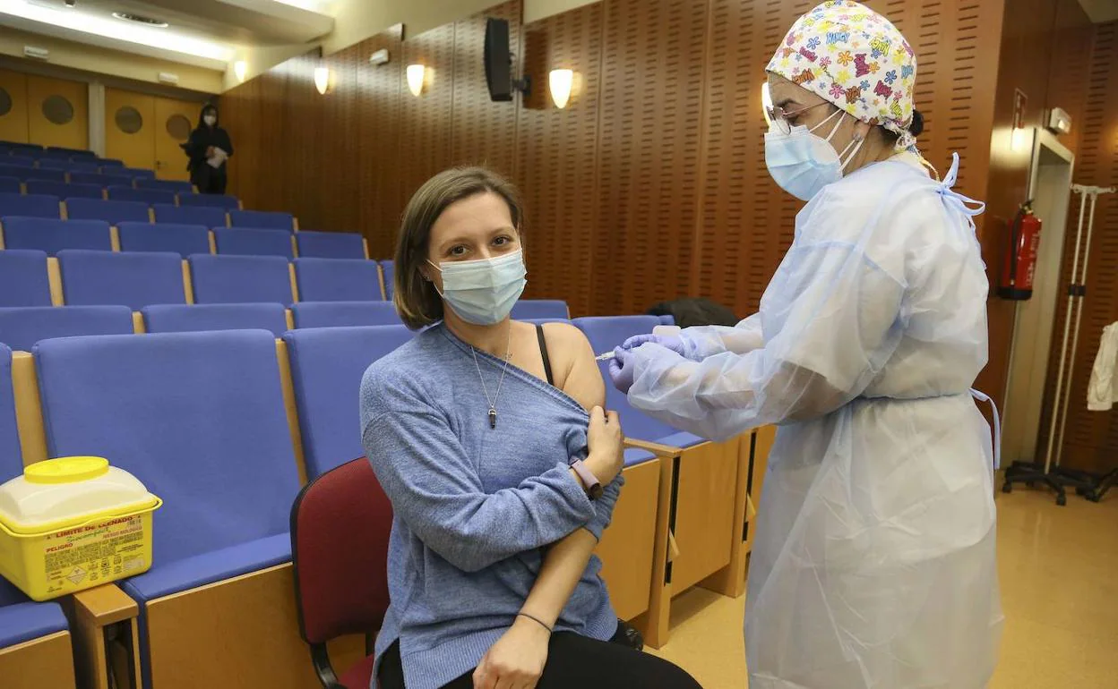 Vacunas Covid: Algunas áreas de salud, a punto de comenzar a vacunar a los treintañeros