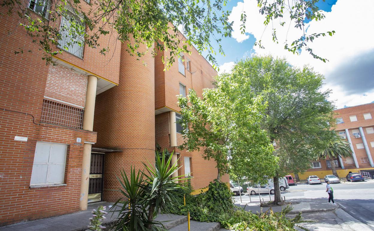El bloque 1 de la calle Río Vístula en Aldea Moret, donde se han ocupado dos pisos recientemente. 