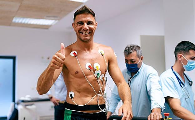 Joaquín, durante el reconocimiento médico con el Betis. 
