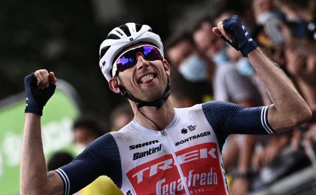 Bauke Mollema celebra su victoria. 