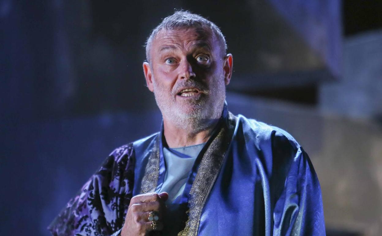 Pablo Carbonell, interpretando a Pánfilo. 