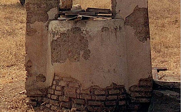 La víctima fue encontrada dentro de un pozo en su corral. 