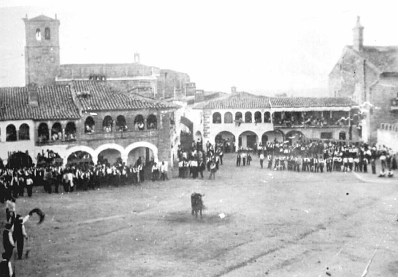 La Plaza con un festejo taurino en 1920.