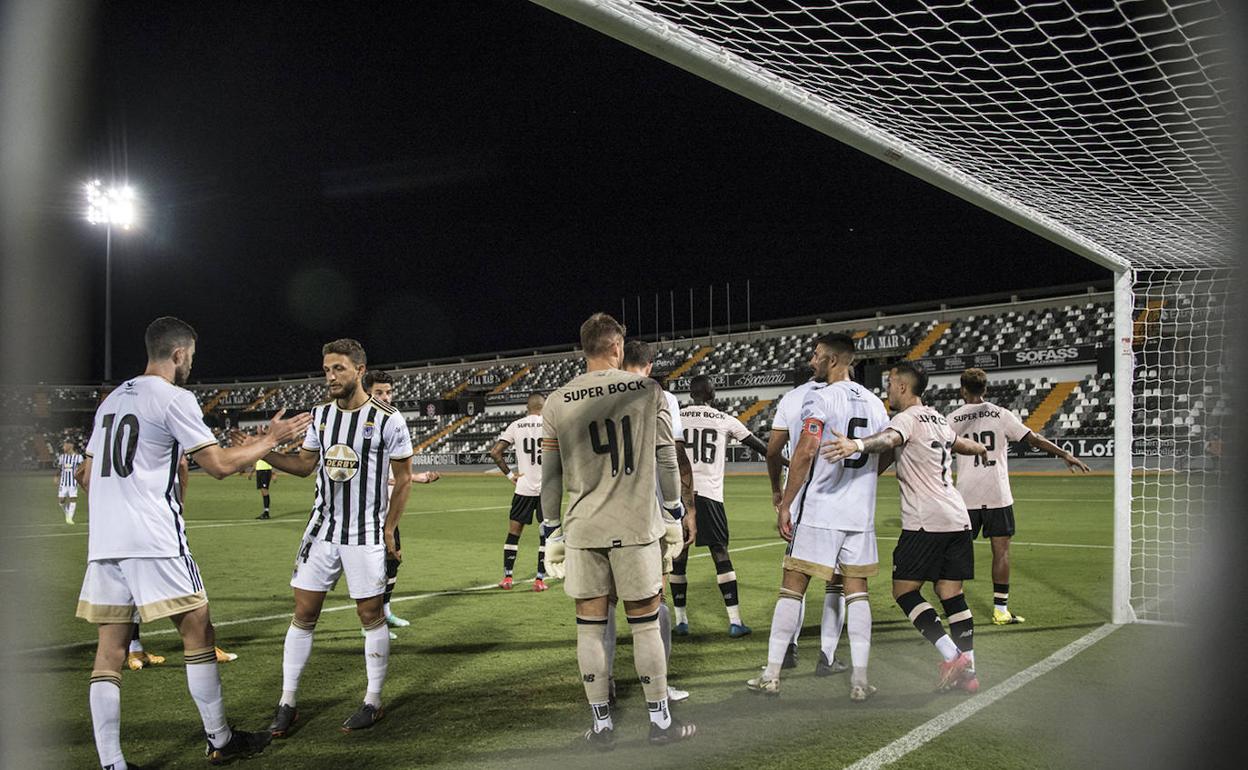 Los jugadores del Badajoz regresaron a los entrenamientos preocupados por la situación. 