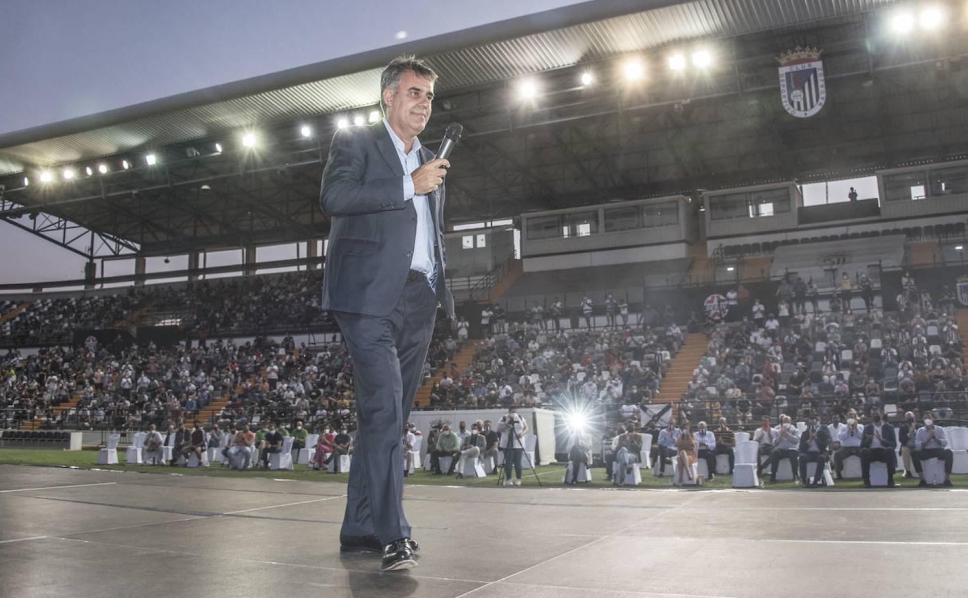 Joaquín Parra en la presentación de la última campaña de abonos del Badajoz. 