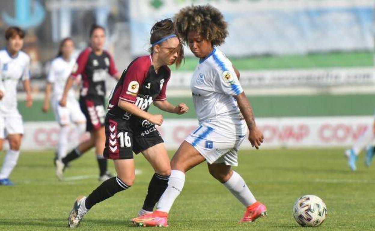 Karla Riley durante un partido con el Pozoalbense. 