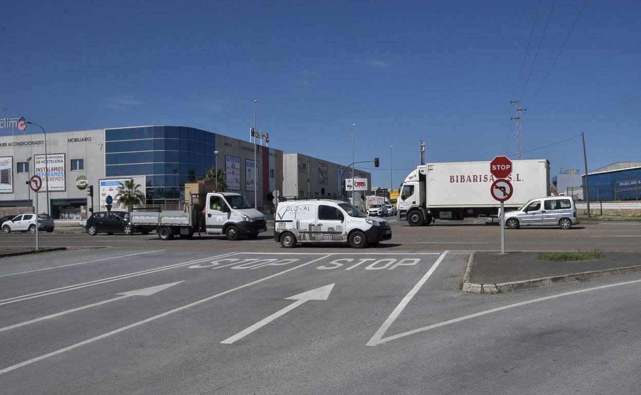 Cruce entre las avenidas Joaquín Sánchez Valverde y Antonio Nevado. 