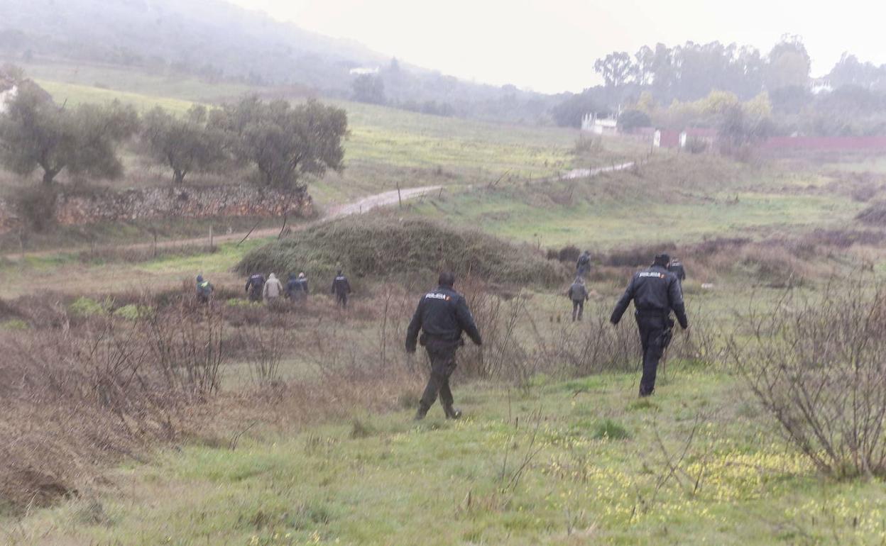 Agentes de la Guardia Civil, Policía Nacional y Local peinaron la Ribera del Marco hasta dar con el preso. 