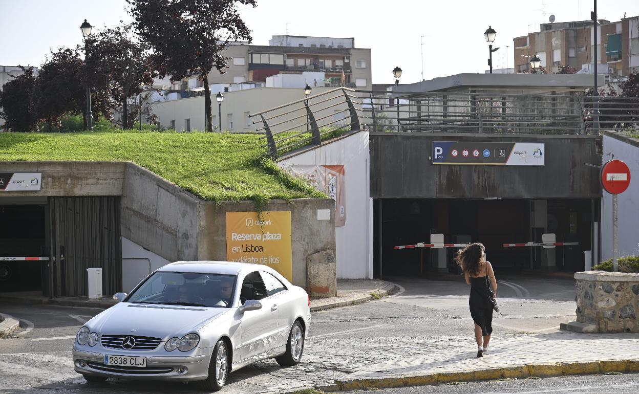 Aparcamiento de Menacho, que también alquila plazas.