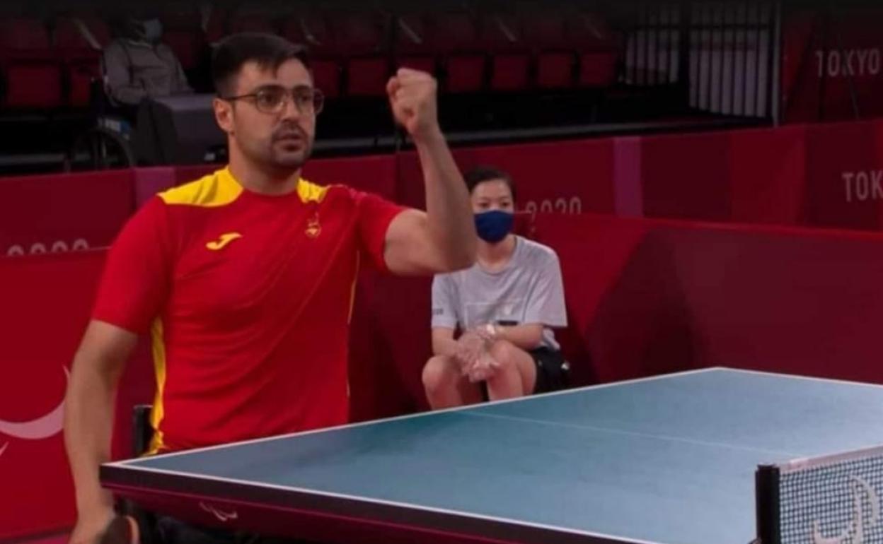 Francisco Javier López Sayago celebra un punto. 