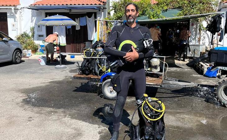 Teo, pertrechado para su última inmersión en Oporto. 