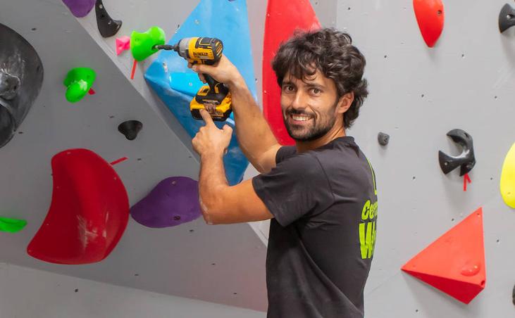 Juan José Cano trabajando en el Cereza Wall de Plasencia. 