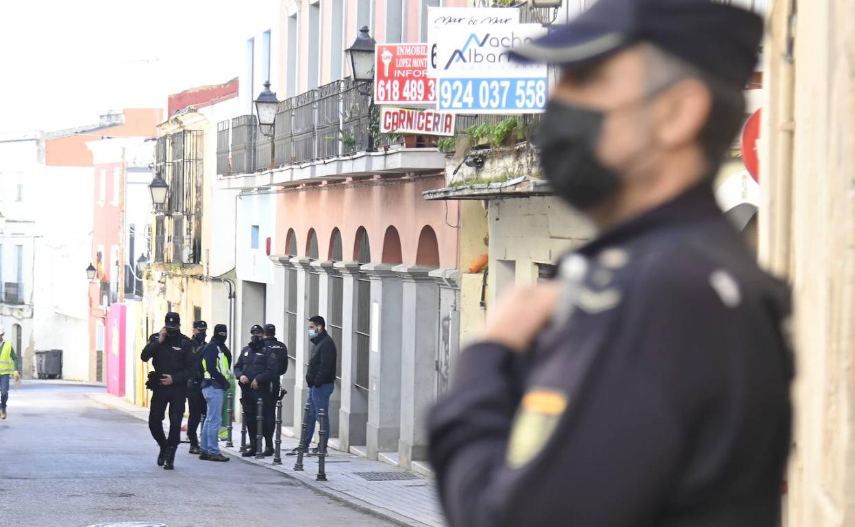 Imagen de archivo de una redada en la calle Concepción Arenal de Badajoz. 