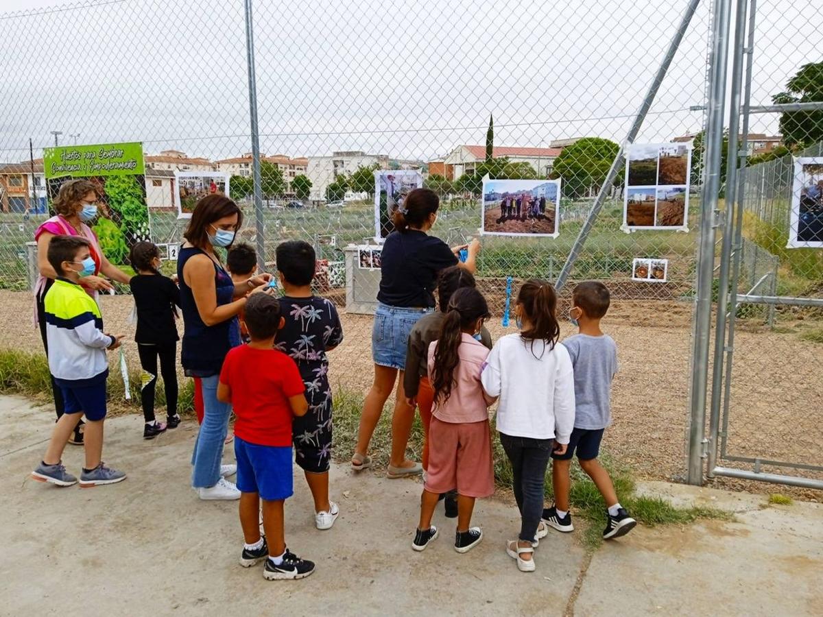 Visita de escolares a los huertos urbanos.