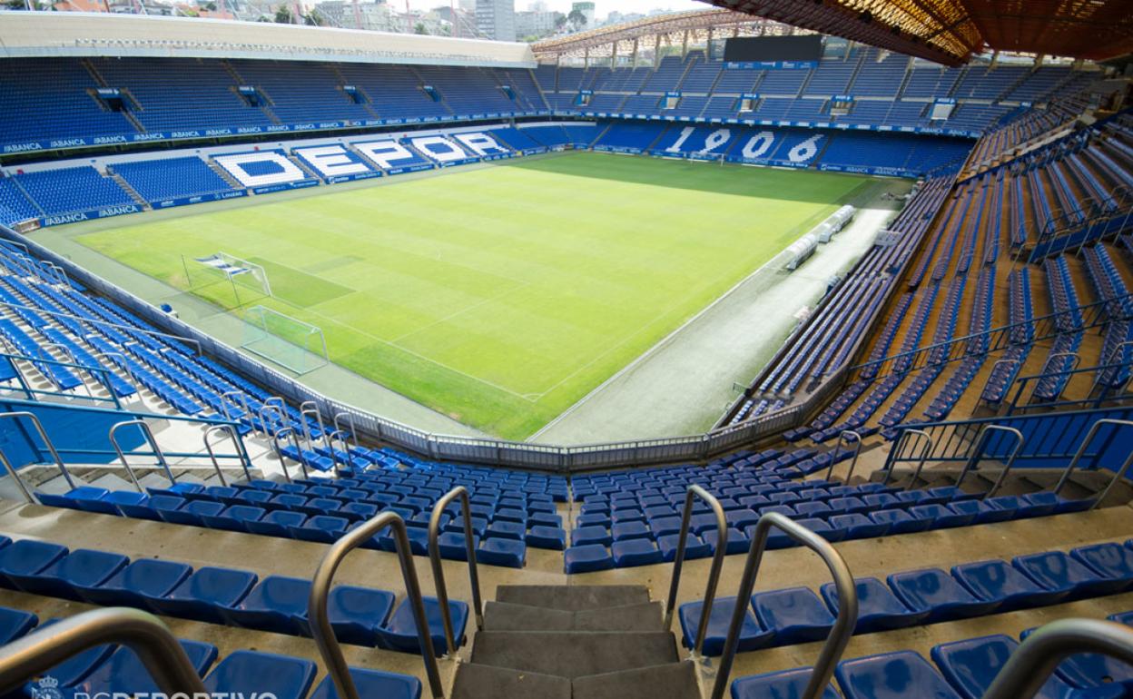 Riazor, uno de los míticos estadios del fútbol español, espera este sábado al Badajoz. 