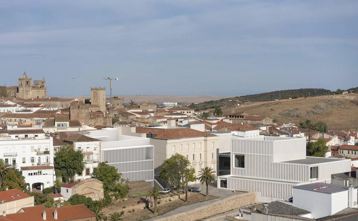 Recreación de cómo quedará el campus del Helga de Alvear, con el nuevo edificio que se construirá (a la izquierda). 