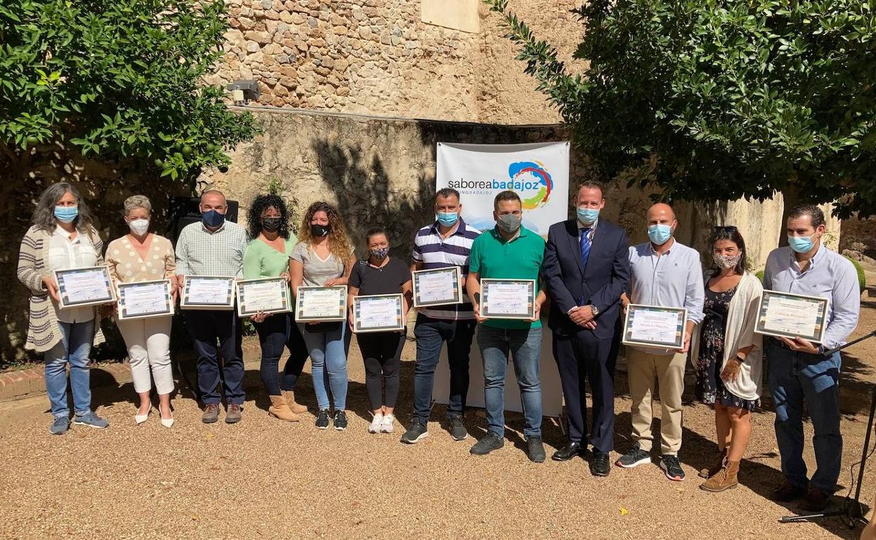 Los premiados en los jardines de La Galera. 