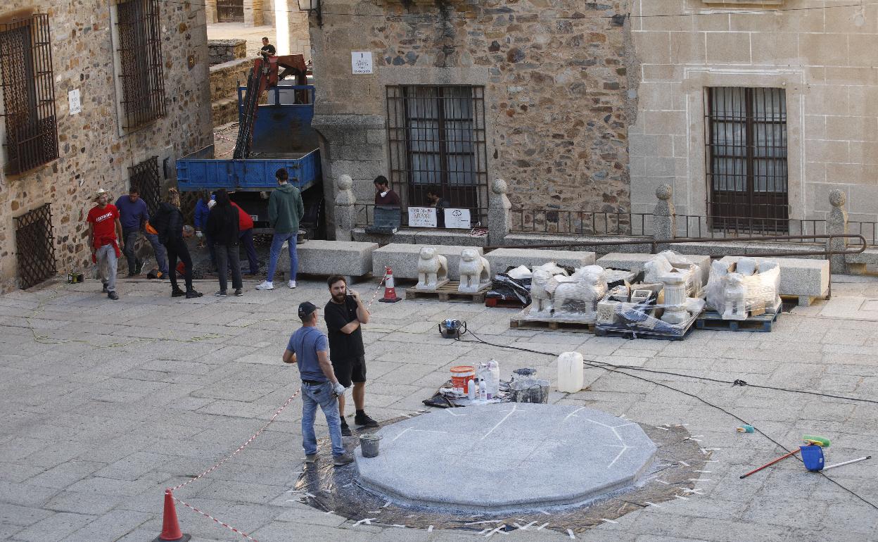 En el centro de San Jorge se levanta una fuente que estará decorada con leones de mármol. 