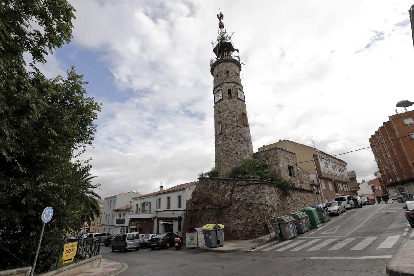 La Torre del Trabajo la construyó en 1933 por encargo del alcalde Antonio Canales.