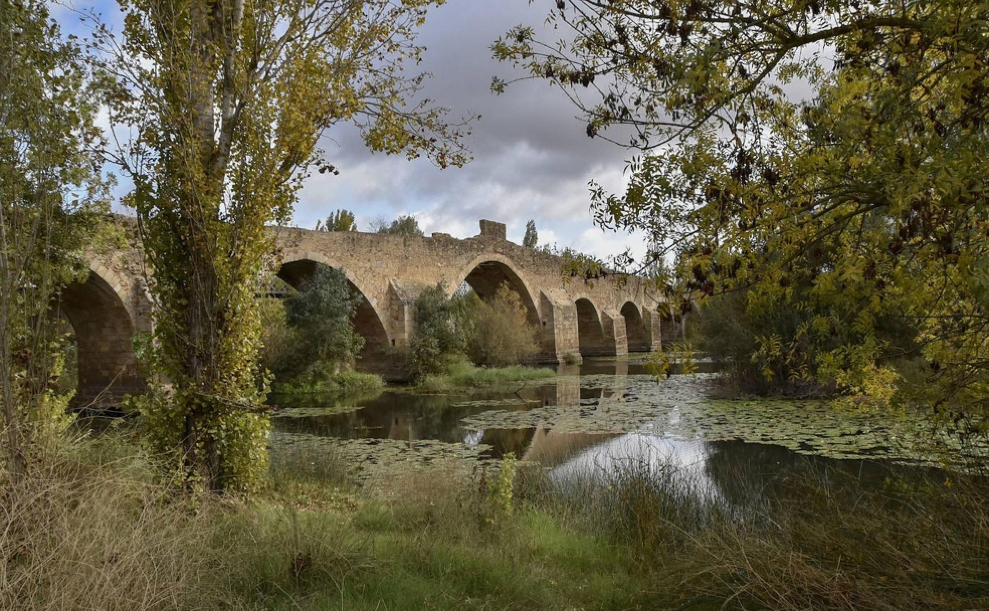 Vista del Puente de Cantillana. / 
