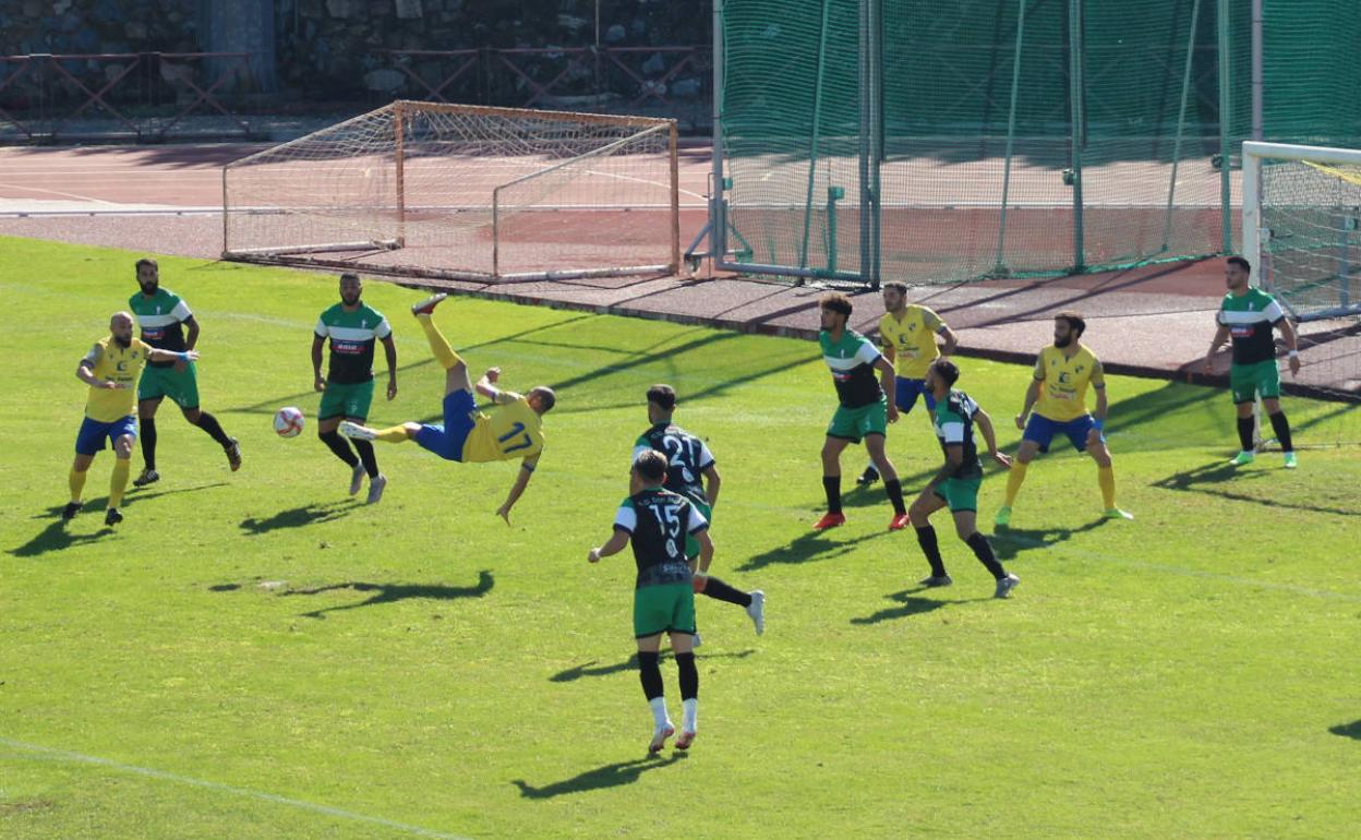 Un fugaz triplete de Santi Villa prolonga el invicto del Villafranca
