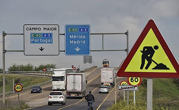 Vara reclama a Fomento un escenario de inversión a 10 años con «más énfasis» en carreteras