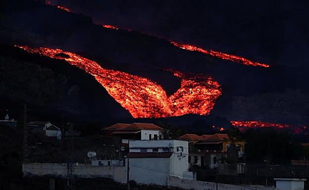El volcán Cumbre Vieja continúa en erupción en la isla canaria de La Palma 