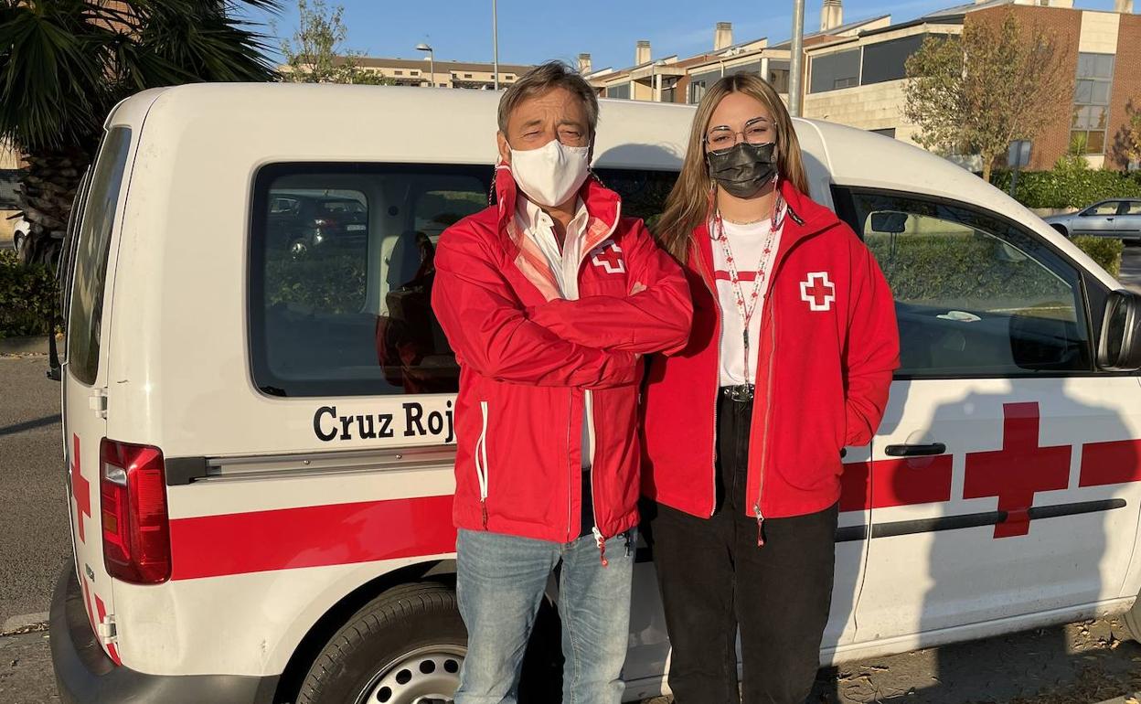 Luis Miguel Aleajos y Rocío Santacruz, voluntarios extremeños en La Palma. 