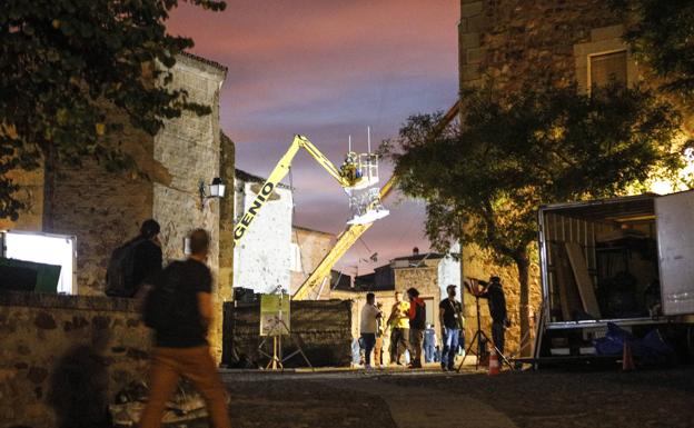 Sesión de rodaje nocturno, este lunes en San Mateo. 