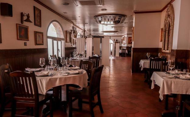 Sala del comedor del restaurante La Abadía. 